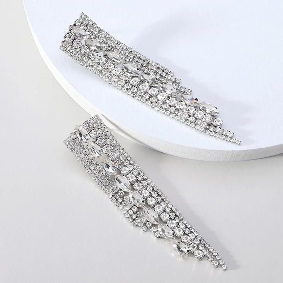 New Boutique Statement Earrings - Picture 2 of 3